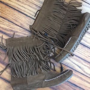 Moccasin Boots - Minnetonka - Size 6.5
